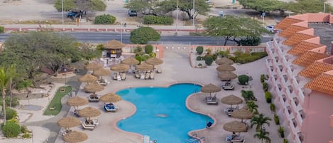 2 albercas al aire libre, camas balinesas gratuitas y camastros