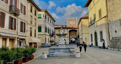 GREAT APARTMENT IN THE HISTORIC CENTER OF CAMAIORE