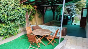 Double or Twin Room | Terrace/patio - Mary&George Guest Hause (Chisinau)