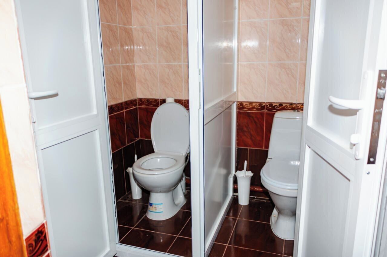 Habitación con 1 cama matrimonial o 2 individuales, balcón | Baño | Secadora de cabello y toallas 