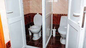 Double or Twin Room, Balcony | Bathroom | Hair dryer (on request), towels - Mary&George Guest Hause (Chisinau)
