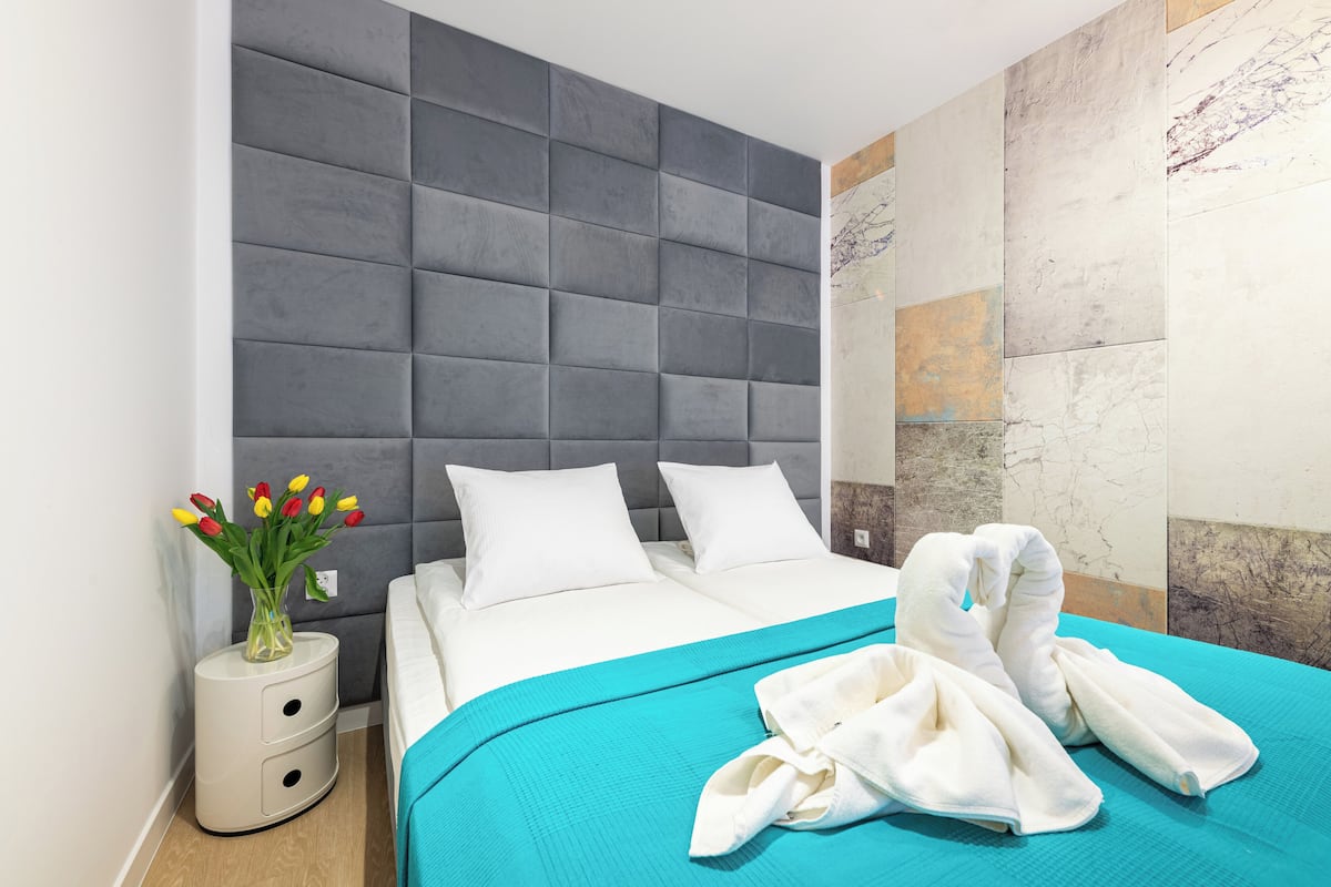 Economy Double Room, 1 Queen Bed, Non Smoking, Microwave | 1 bedroom, iron/ironing board, travel cot, free WiFi