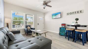 Rumah, 1 Tempat Tidur Queen dengan tempat tidur Sofa (Sun and Sea - 2) | Area keluarga