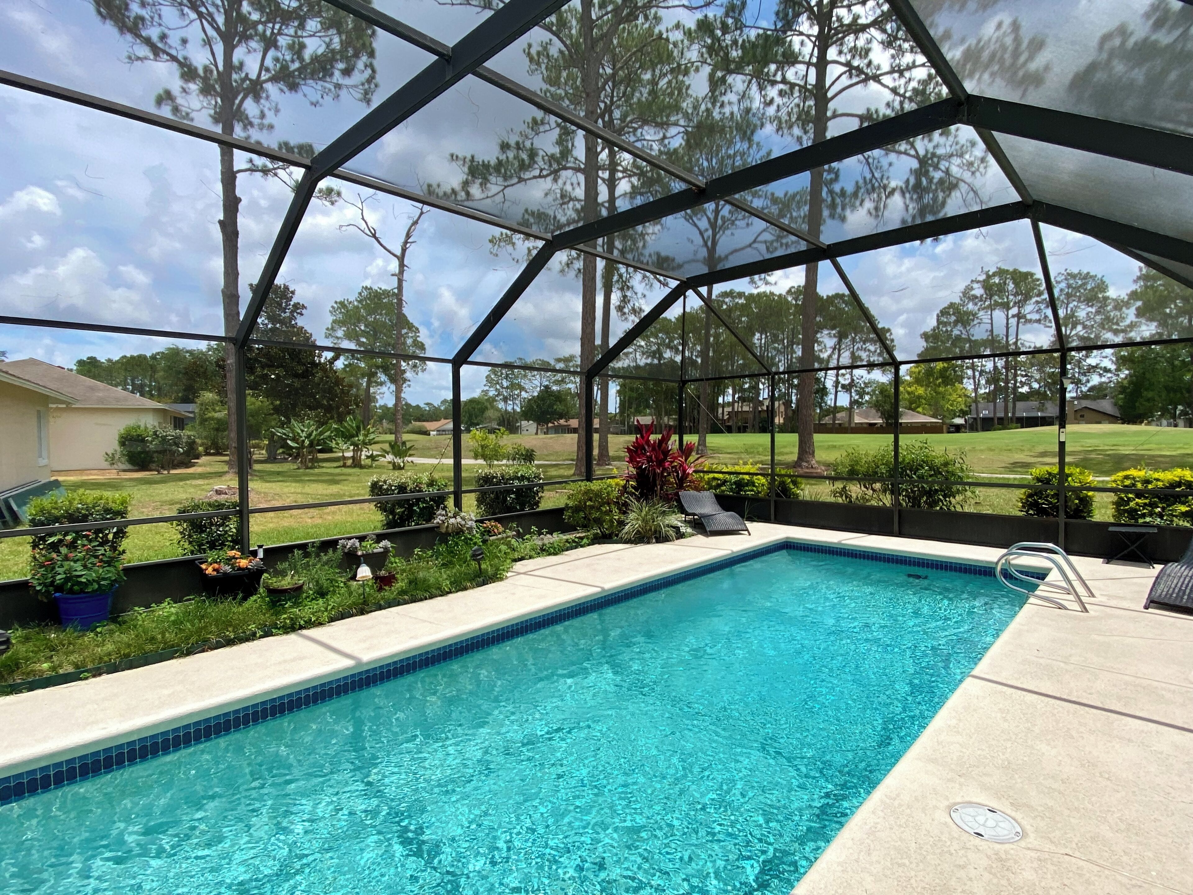Casa Del Sol - Cozy home w screened pool, on golf course, minutes to beach