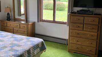 3 bedrooms, desk, travel crib, free WiFi