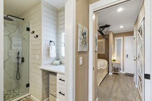 1 bedroom, desk, iron/ironing board, free WiFi - Cottage by t' Sea - Couples Retreat - 75 yrd to Beach 1st Floor - King Bd - A125 (Hilton Head Island)