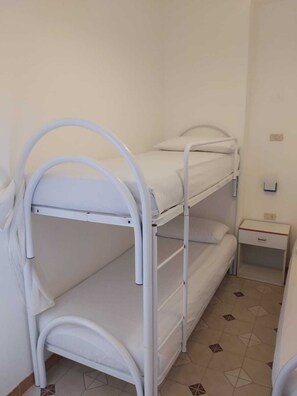 2 bedrooms, iron/ironing board, bed sheets