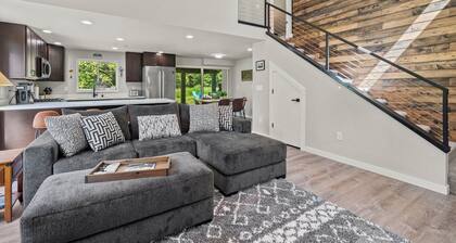 Cabin at Rainier: New-AC-WiFi-Lg. Yard