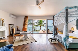 Ropa de cama de alta calidad y minibar 