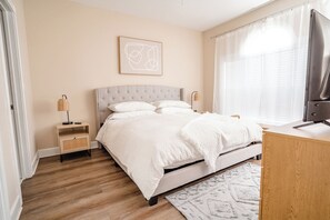 2 عدّة غرف نوم ومكواة/لوح كي وواي فاي مجانًا وملاءات أسرّة