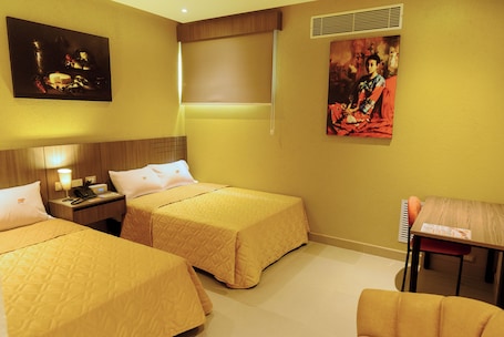 Quarto casal | Escrivaninha, espaƧo de trabalho para notebook, cortinas blackout