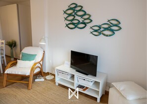 Departamento, balcón | Área de sala de estar | Televisión de pantalla plana de 20 pulgadas con canales por cable 