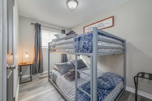 3 bedrooms, iron/ironing board, free WiFi, bed sheets - 3BR Gem Near Rivers Casino – Comfort & Convenience (Portsmouth)
