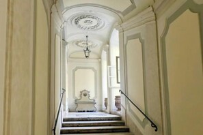 Interior - 3 Bedroom Apartment with a Crisp Modern Twist in Palazzo Boncompagni (Roma)