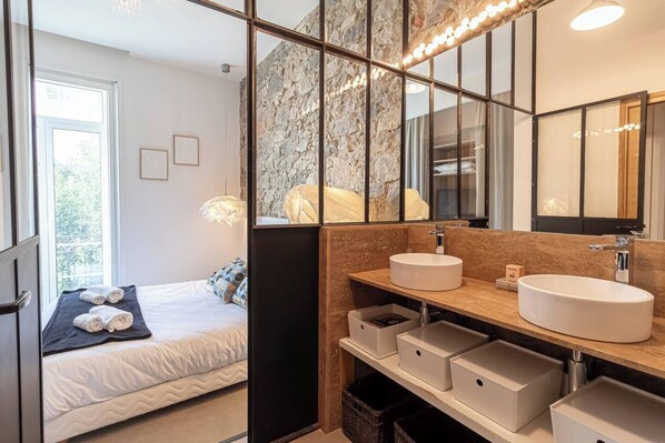 1 bedroom, iron/ironing board, free WiFi, bed sheets