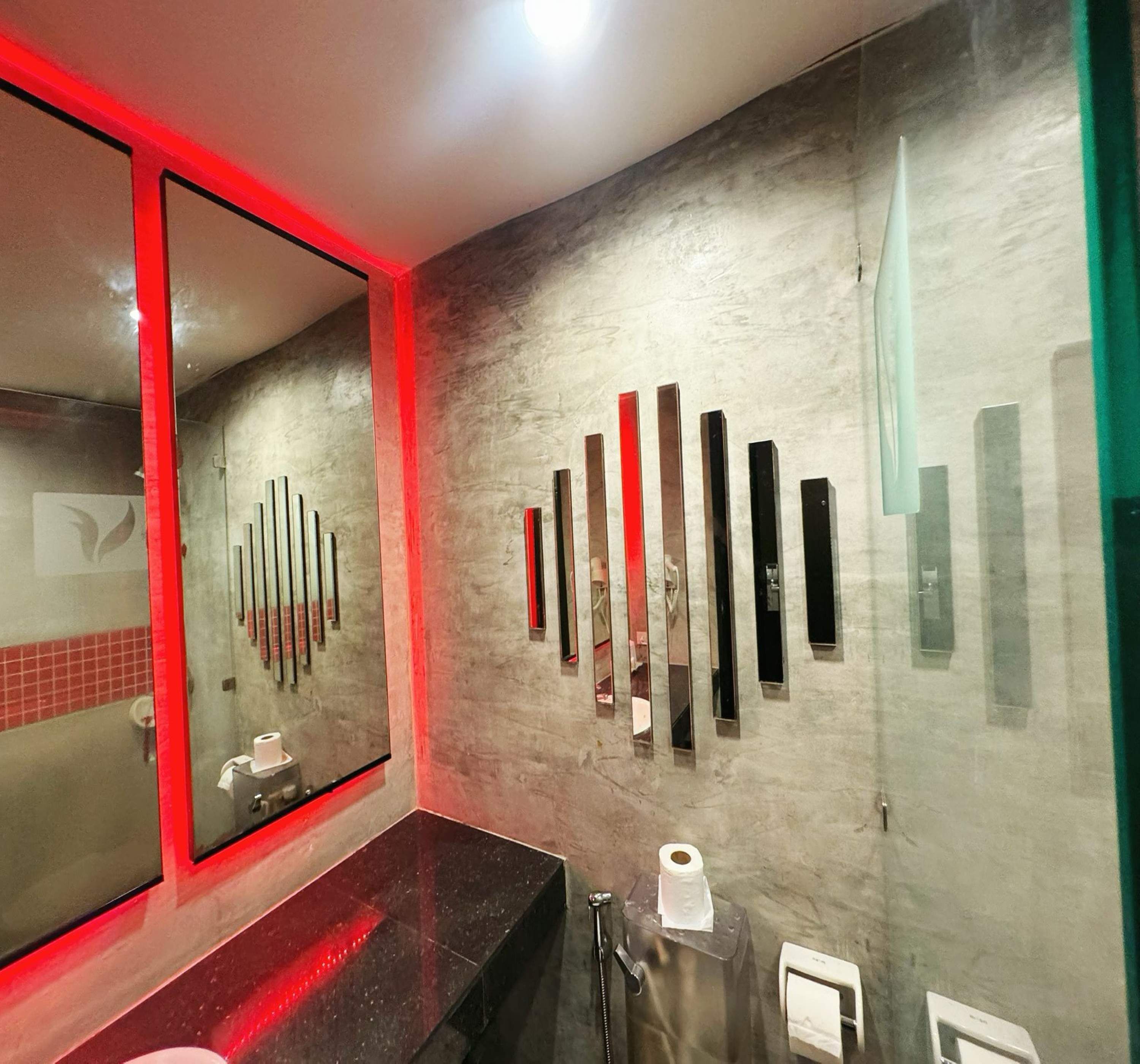 Deluxe Twin Room | Bathroom | Shower, slippers, towels, toilet paper