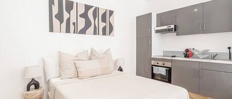 Iron/ironing board, free WiFi, bed sheets