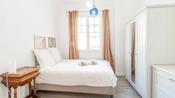 1 slaapkamer, een strijkplank/strijkijzer, gratis wifi, beddengoed