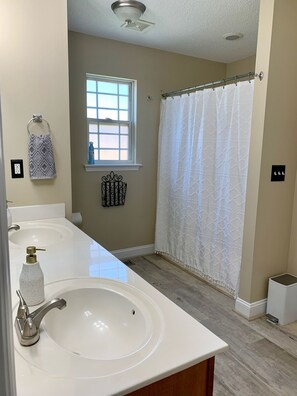 タオル、石鹸、シャンプー、トイレットペーパー