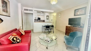 TV - 1 bedroom apartment • Near Monaco Train Station (Beausoleil)