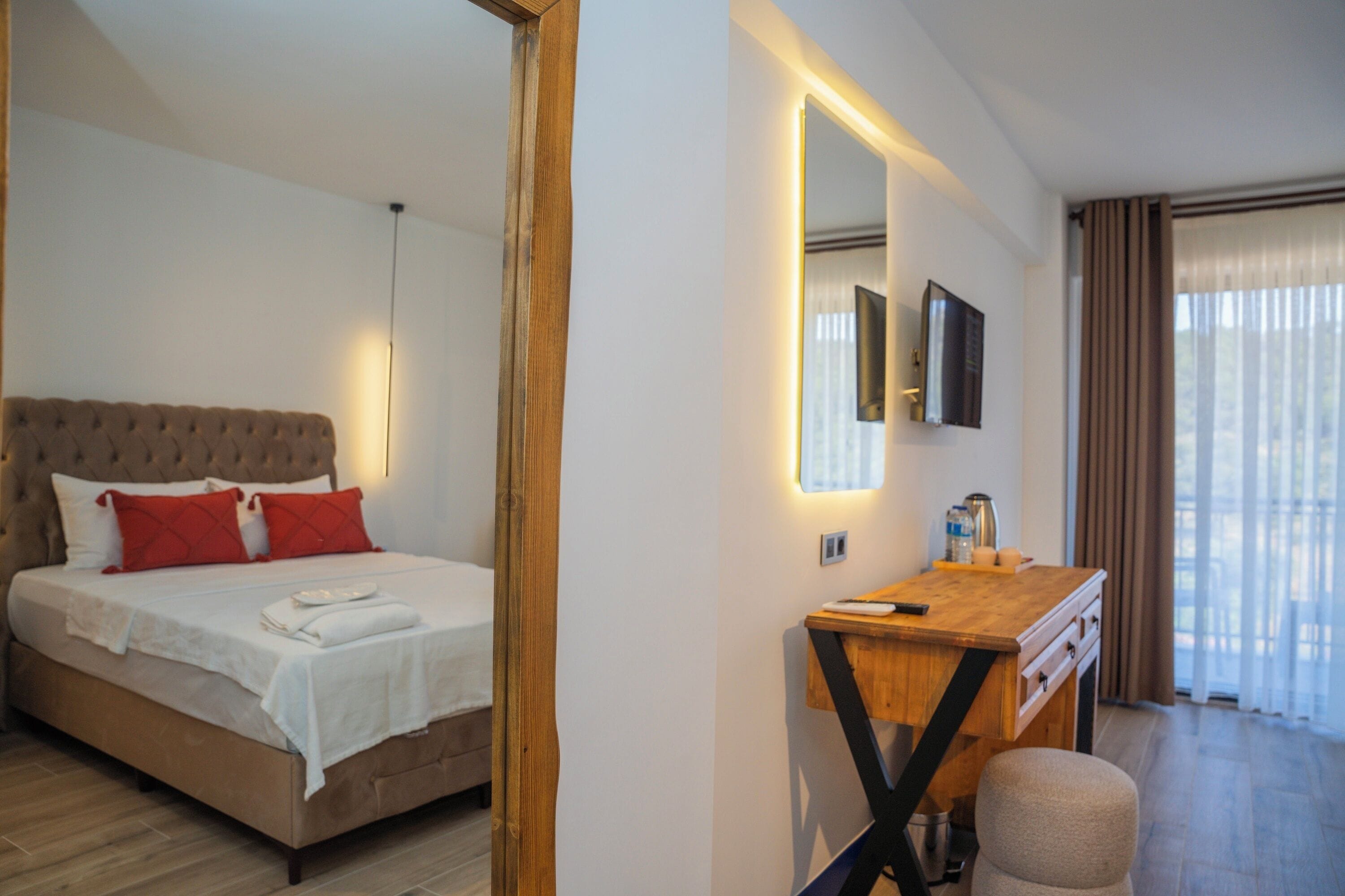 Deluxe Double Room, Balcony, Garden View | Free WiFi, bed sheets