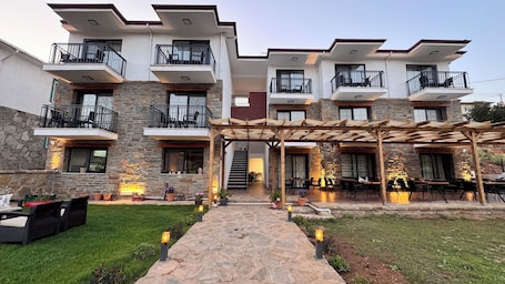 Exterior. Aris Guest House