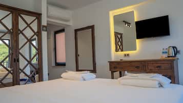 Superior Double Room, Balcony, Sea View | Free WiFi, bed sheets
