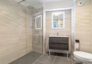 Hair dryer, towels, soap, shampoo