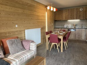 Dining - 300m from resort center, Ground floor, balcony, tv, ski locker, 62m², Avoriaz (Avoriaz)