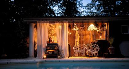 Domaine ForRest - Appart manoir - parc, jacuzzi & piscine, Lyon 
890Eur/ semaine