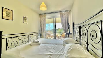 1 slaapkamer, een strijkplank/strijkijzer, gratis wifi, beddengoed