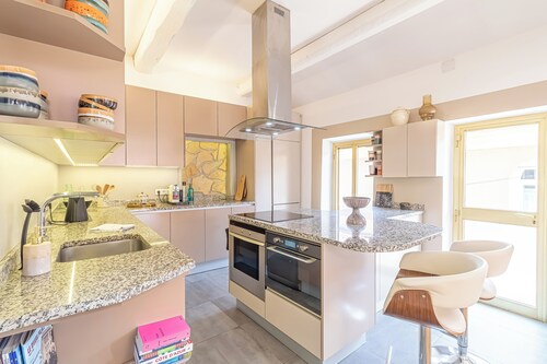 Peaceful house in the center of Beausoleil