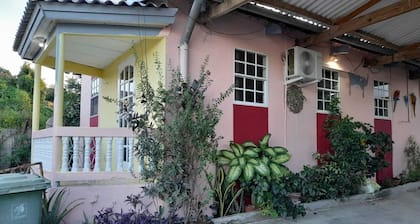 Cozy 2-bedroom apartment in wonderful Willemstead with WiFi, AC, fitness room