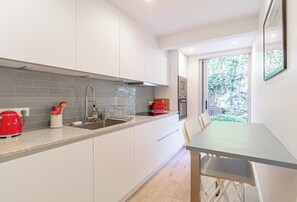 Fridge, microwave, oven, stovetop - magnificent 2-room apartment  sea view Roquebrune (Roquebrune-Cap-Martin)