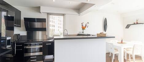 Fridge, microwave, oven, stovetop