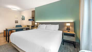 Habitación estándar, 1 cama King size, para no fumadores | Camas Tempur-Pedic y espacio para trabajar con laptop
