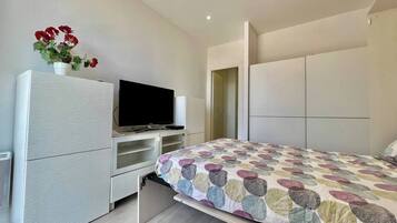 Iron/ironing board, travel cot, free WiFi, bed sheets