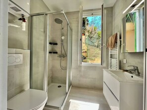 Hair dryer, towels, soap, shampoo