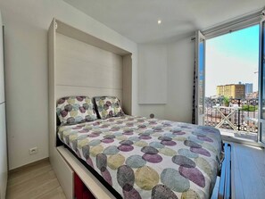 Bügeleisen/Bügelbrett, Reisekinderbett, kostenloses WLAN, Bettwäsche