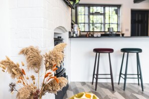 House | Dining - Captivating 2-bed House in Nettleham (Lincoln)