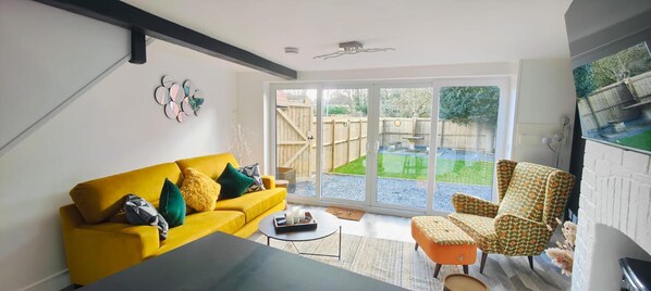 Ev | Oturma alanı | Televizyon, şömine 