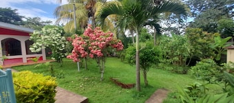 Cozy cabin in quaint Masaya with AC. 25 min from Managua