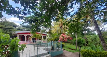 Cozy cabin in quaint Masaya with AC. 25 min from Managua