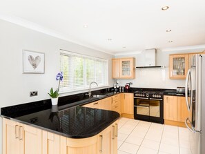 雪櫃、微波爐、焗爐、多士爐