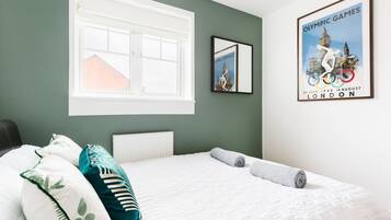 2 bedrooms, iron/ironing board, free WiFi, bed sheets