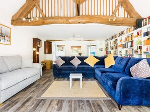 Smart TV - Pass the Keys | The Writer's Retreat (Warwick)