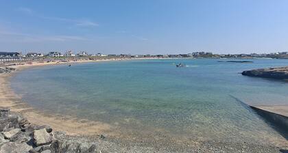 Pass the Keys | Modern 2 bedroom Apartment Short walk to the Beach