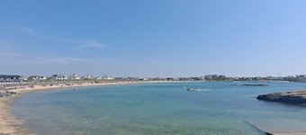 Pass the Keys | Modern 2 bedroom Apartment Short walk to the Beach