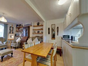 Dining - Pass the Keys | Central Victorian family home | Pass the Keys (Cambridge)