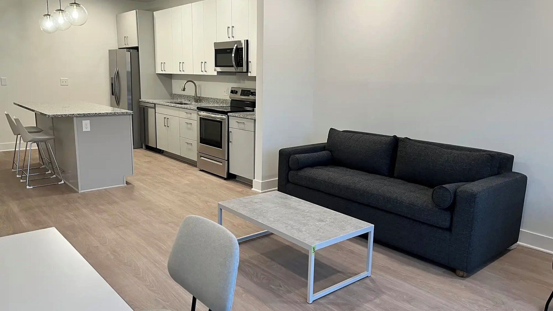 1BD, steps away from University Circle l Barsala
